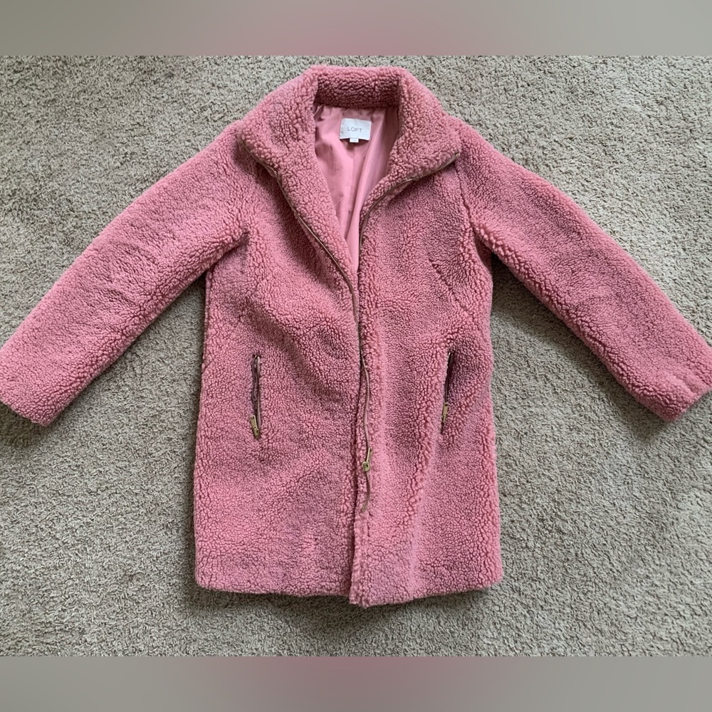Beautiful pink Loft fuzzy winter coat. So pretty and comfy. Small 🩷🩷